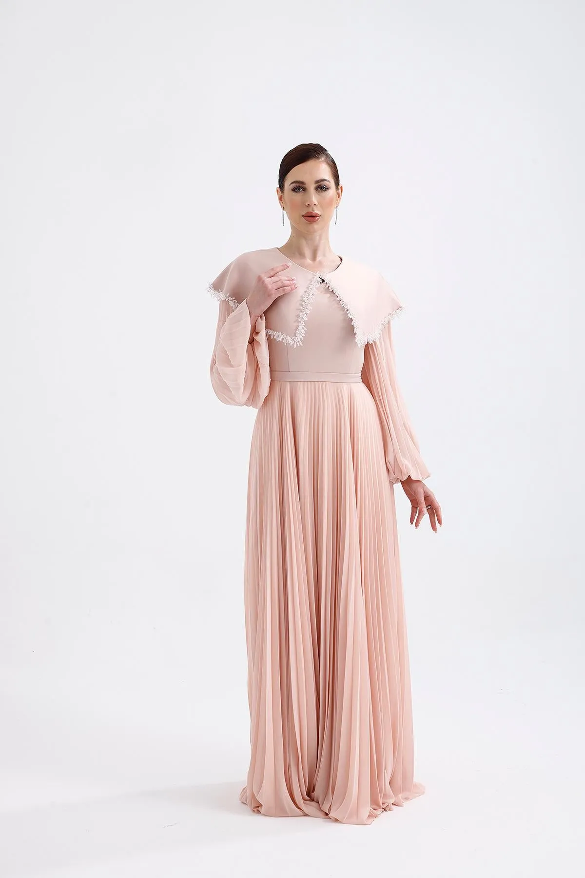𝐒𝐀𝐌𝐀𝐍𝐓𝐇𝐀 Crepe Collar Embroidered Pleated Chiffon Hijab Evening Dress- T56734