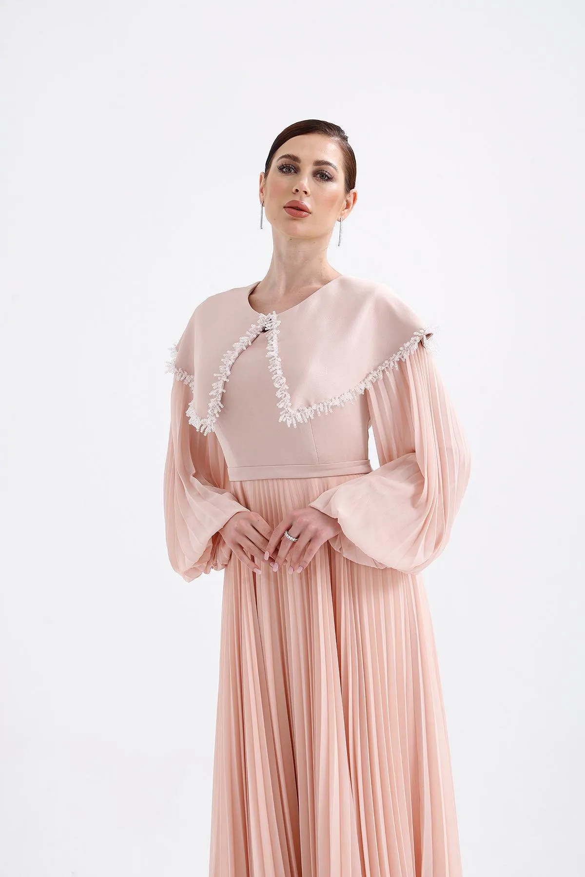 𝐒𝐀𝐌𝐀𝐍𝐓𝐇𝐀 Crepe Collar Embroidered Pleated Chiffon Hijab Evening Dress- T56734