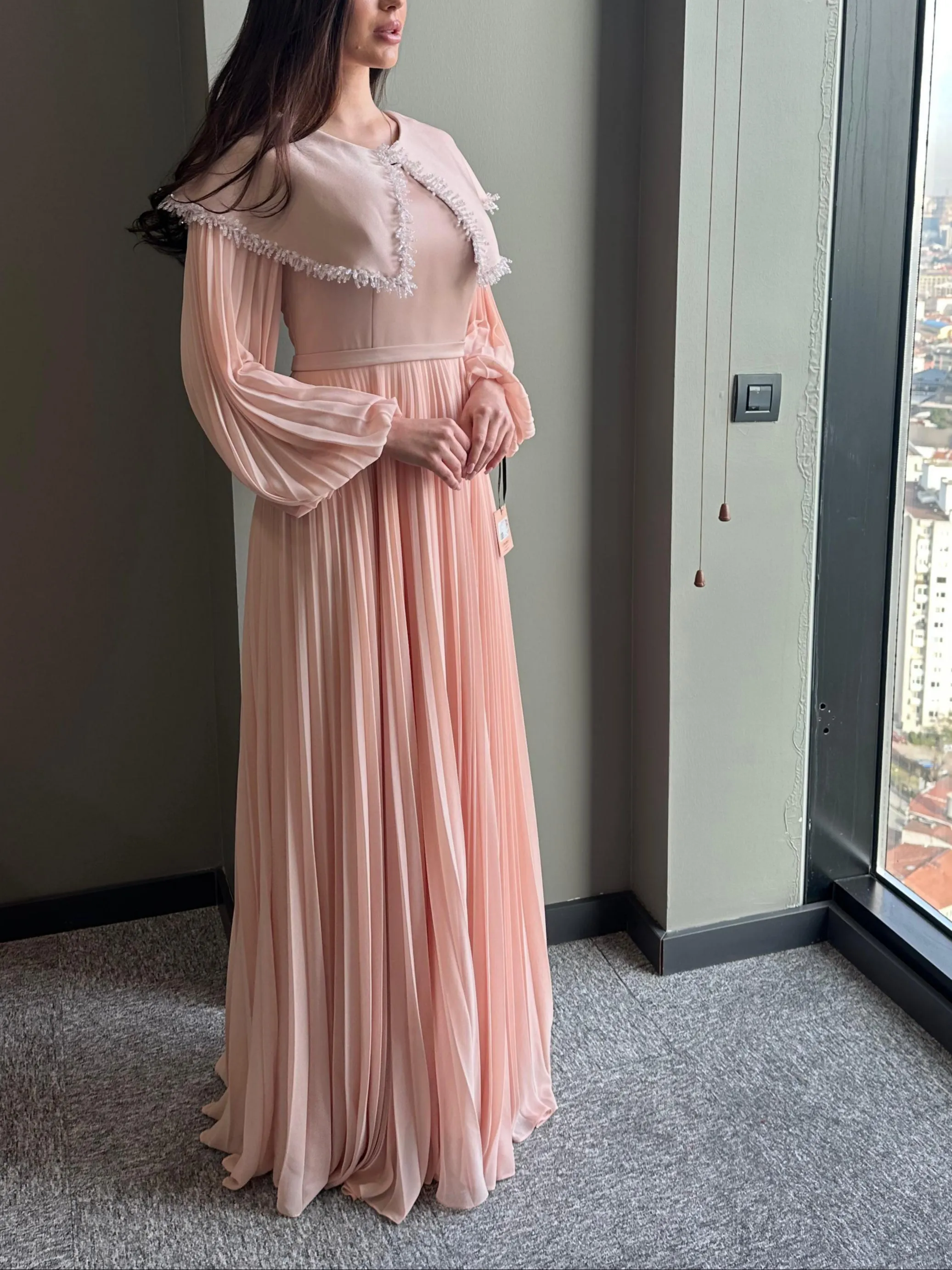 𝐒𝐀𝐌𝐀𝐍𝐓𝐇𝐀 Crepe Collar Embroidered Pleated Chiffon Hijab Evening Dress- T56734