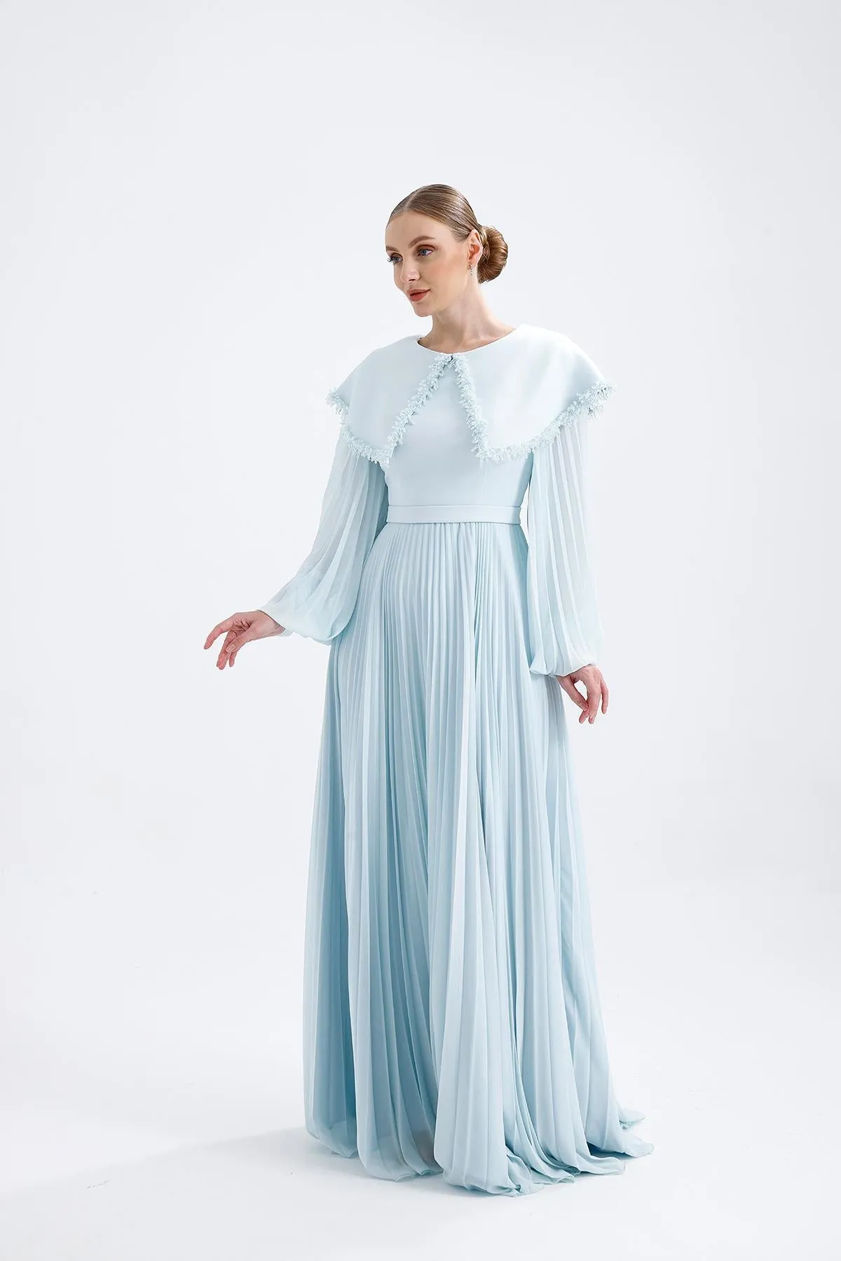 𝐒𝐀𝐌𝐀𝐍𝐓𝐇𝐀 Crepe Collar Embroidered Pleated Chiffon Hijab Evening Dress- T56734