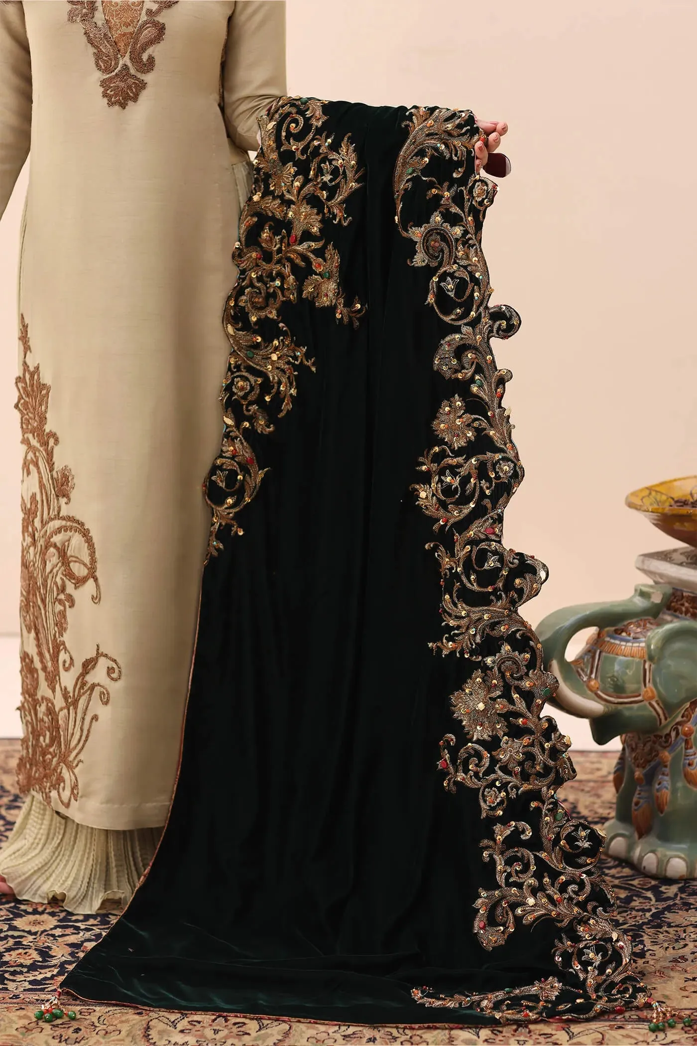 Elegant Creamy white Embroidered Pakistani Salwar Kameez Dupatta Suit