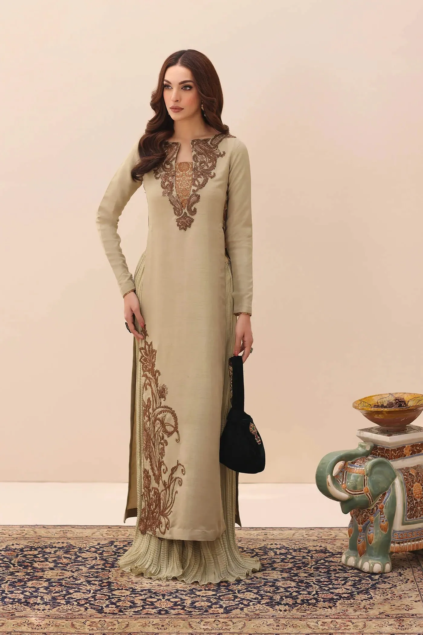 Elegant Creamy white Embroidered Pakistani Salwar Kameez Dupatta Suit