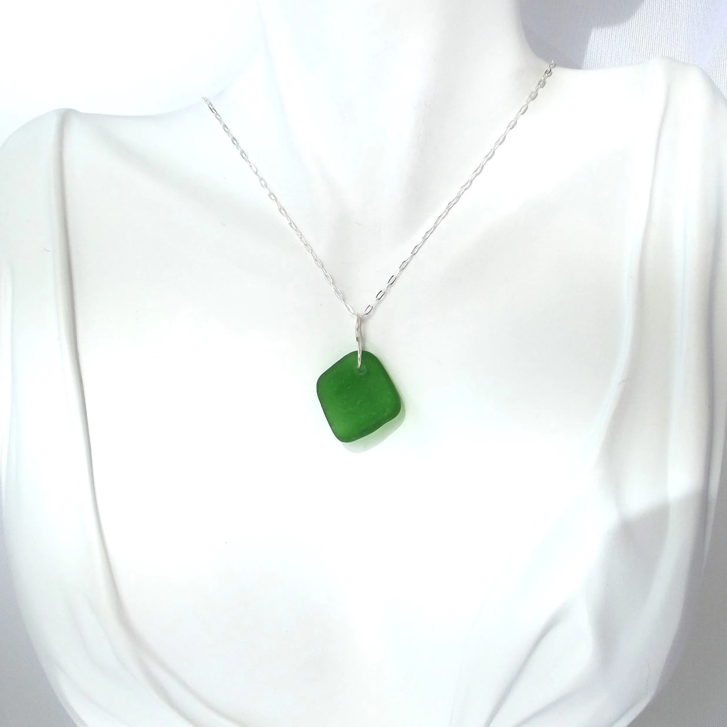Emerald Green Seaglass Necklace