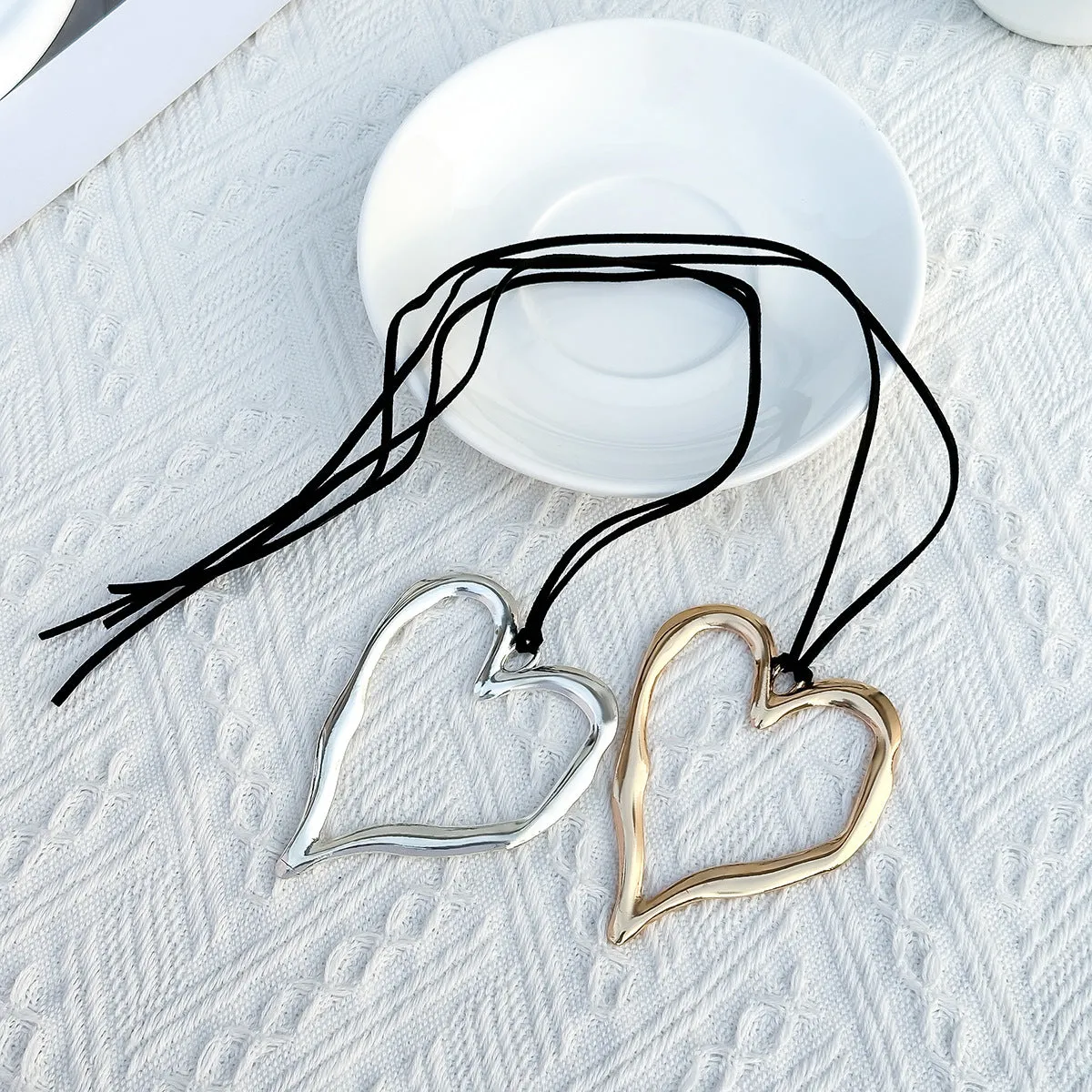 Europe and America Cross Border Ornament Sweet Cool Exaggerated Big Heart Pendant Necklace Fashion Adjustable Personalized Flannel Necklace Women
