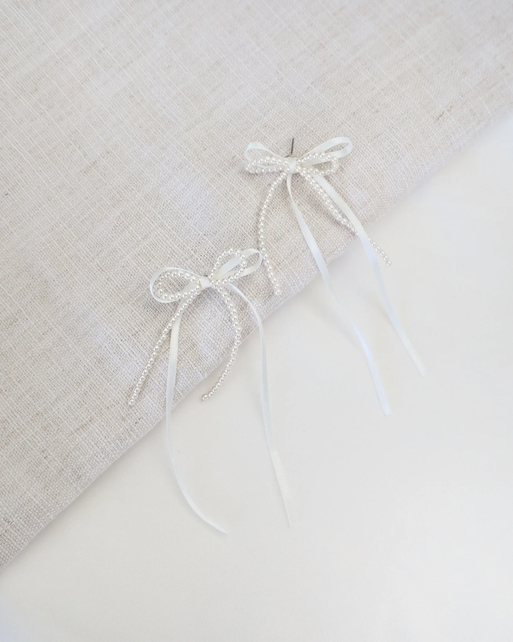 Ribbon Pearl Bow Earring