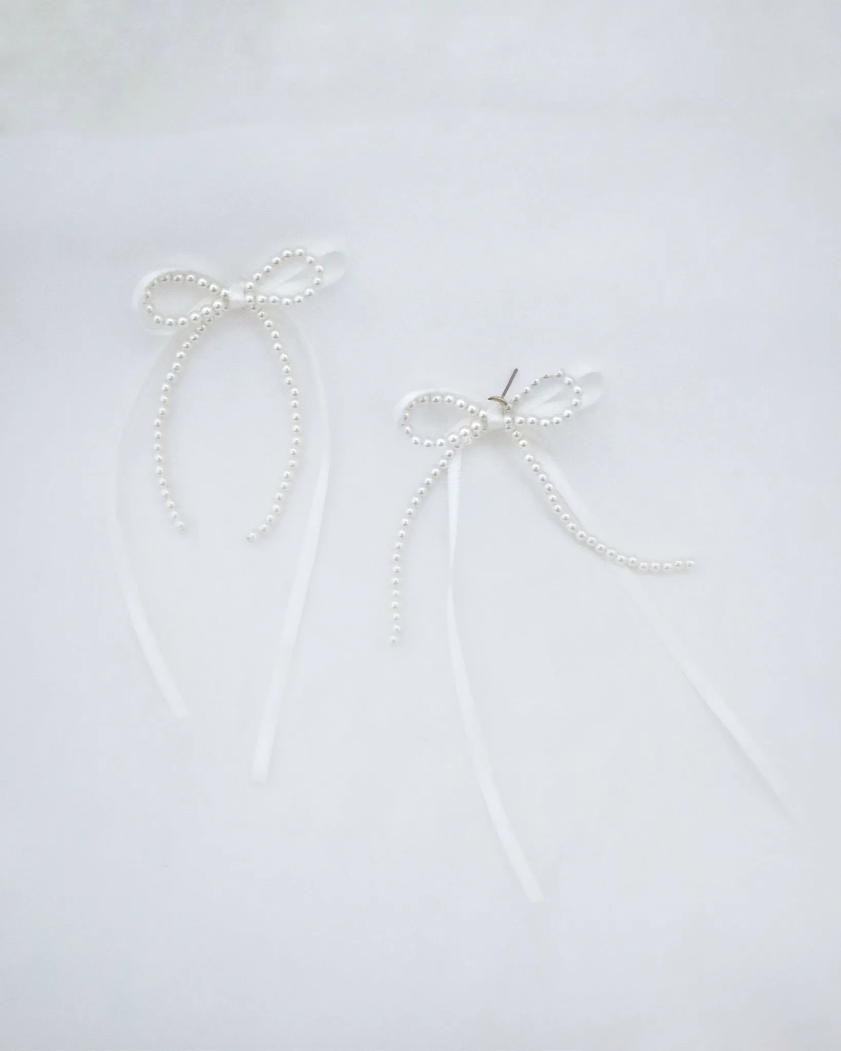 Ribbon Pearl Bow Earring
