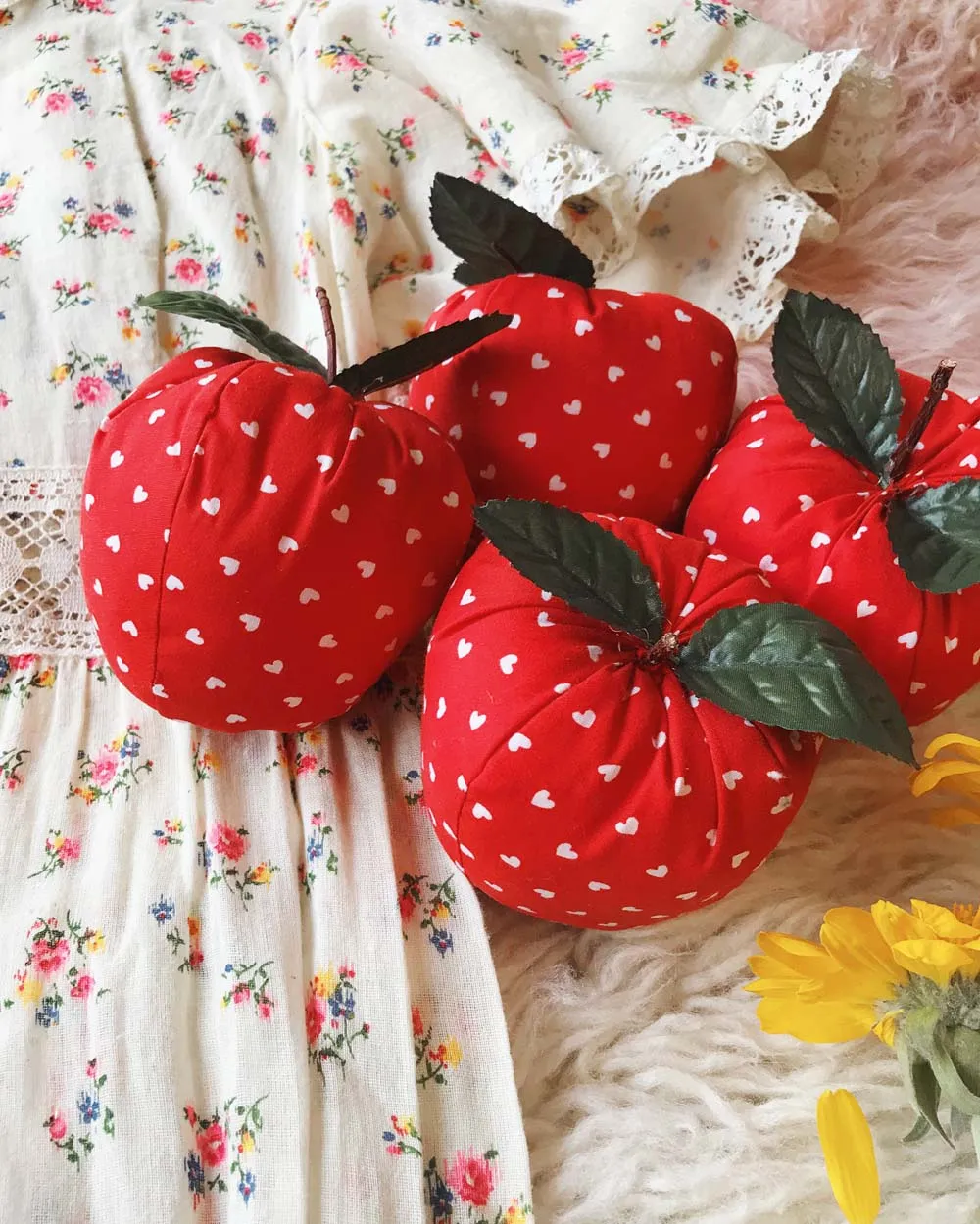 Sweet 70's Fabric Apples