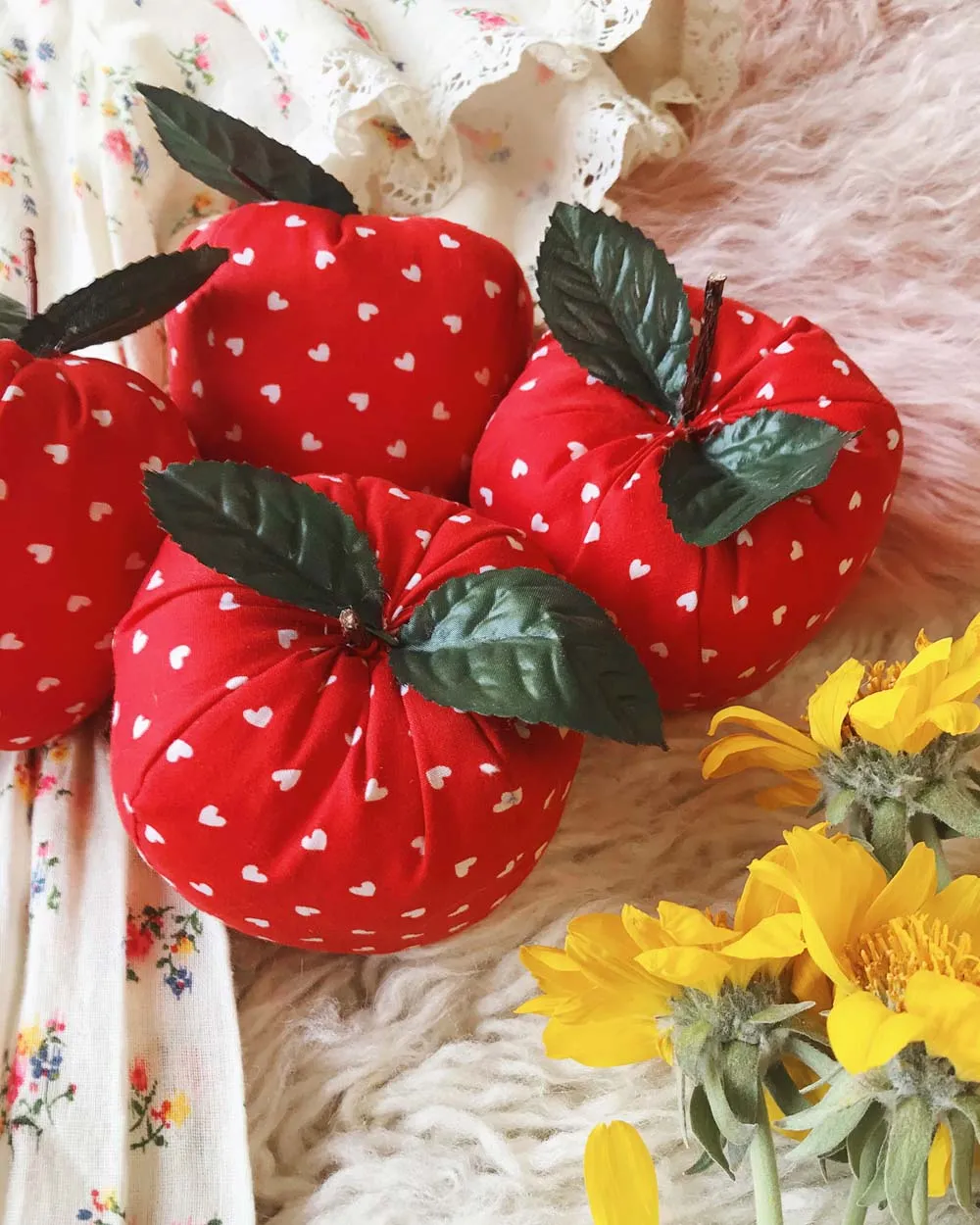 Sweet 70's Fabric Apples