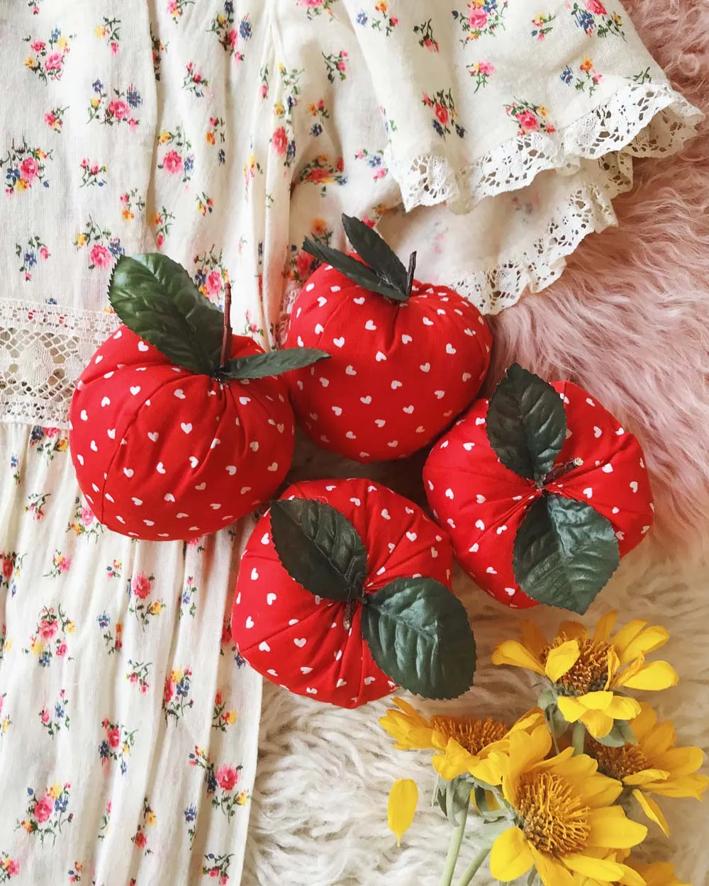 Sweet 70's Fabric Apples