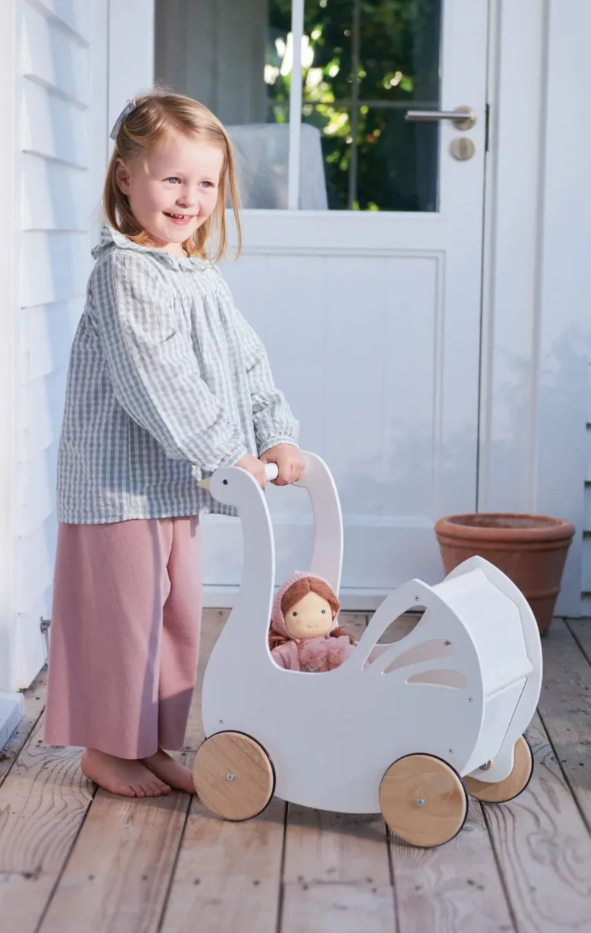 Sweet Swan Pram