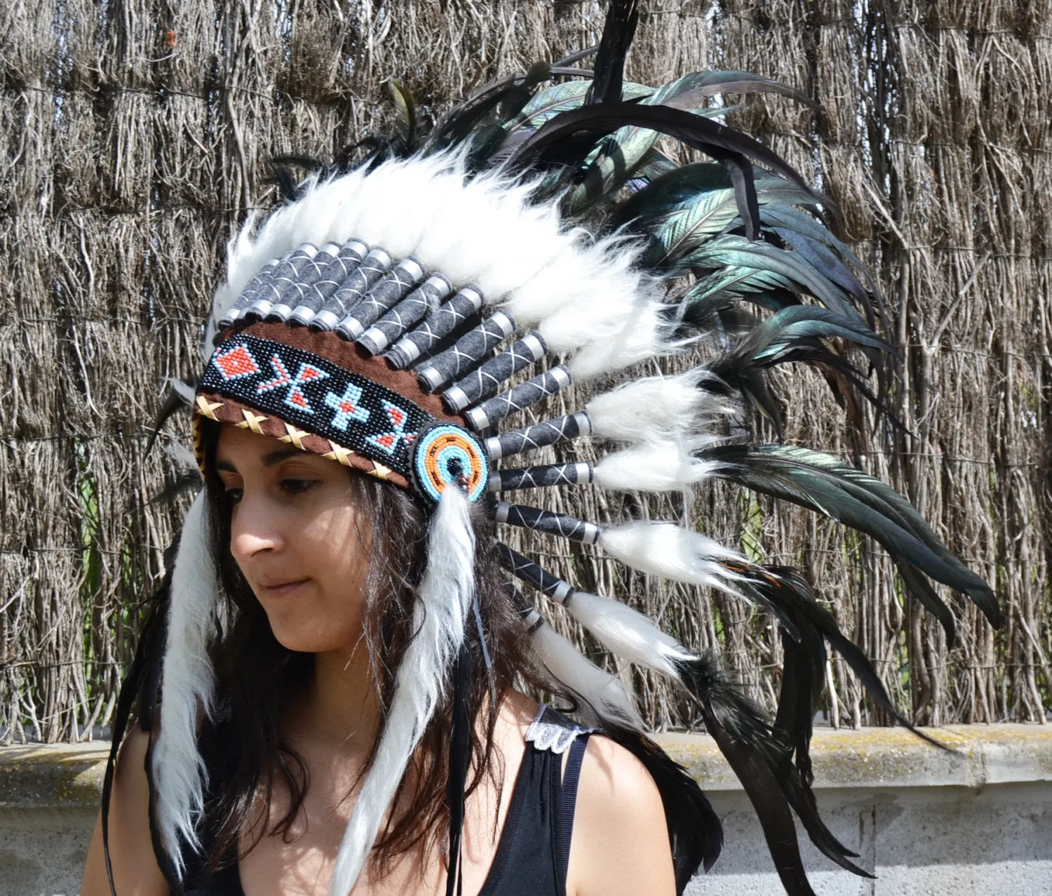 X24 - Stunning Indian Headdress Natural rooster feathers